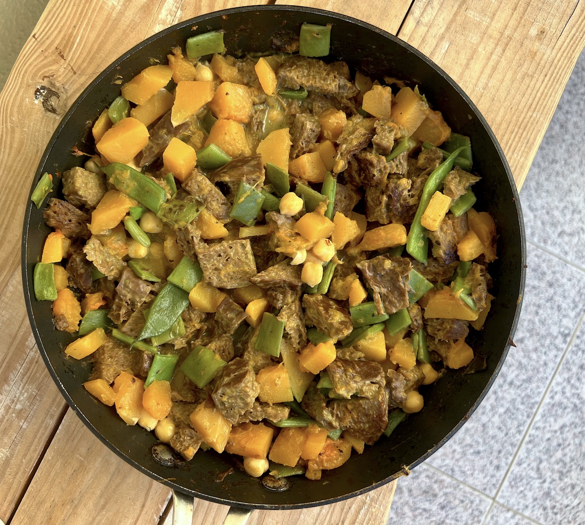 Curry de Seitan, Courge, Haricots Plats & Pois Chiche The Fitness Theory